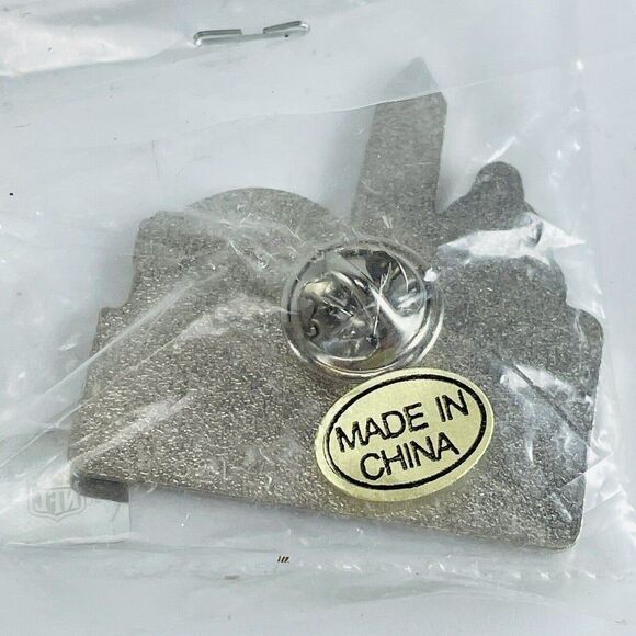 Washington Redskins 2016 Season Ticket Holder Enamel Hat Lapel Pin NFL Official - Picture 4 of 4